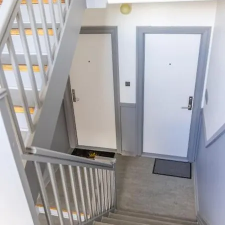 Aalborg Med Fri Parkering I Dejligt Omrade *